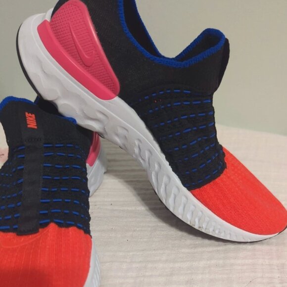 Nike React Phantom Run Flyknit 2 Women's size 7.5 Black Bright Crimson - Picture 1 of 8